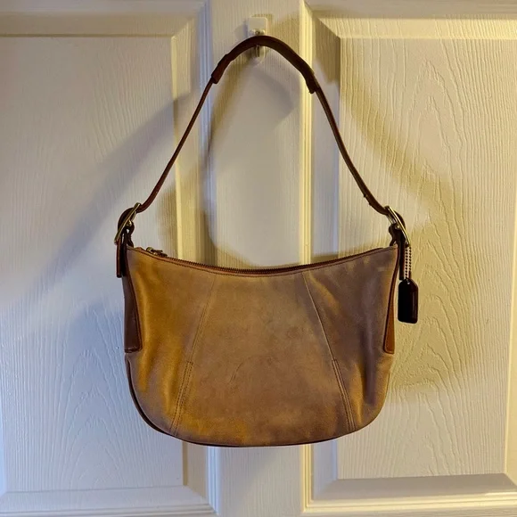 RARE Coach Vintage Blush Pink Suede Hobo Bag - Picture 2 of 12